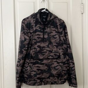 Camouflage wind breaker